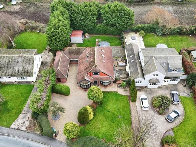 5 bedroom detached house for sale