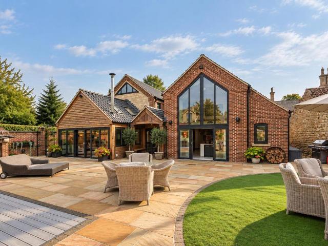 5 bedroom detached house for sale