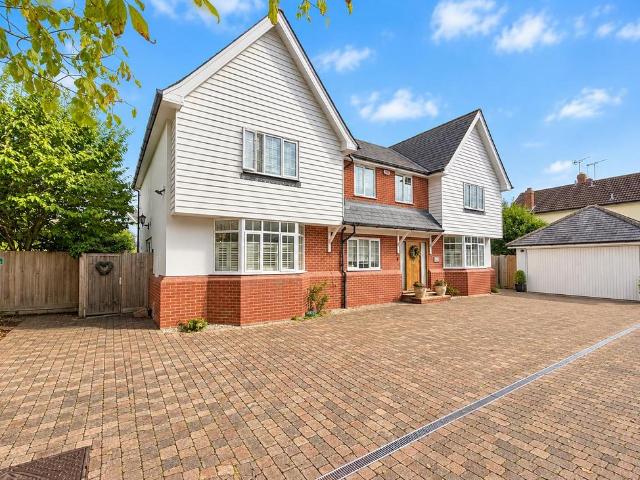 5 bedroom detached house for sale