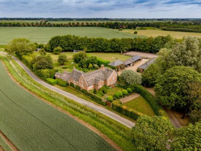 5 bedroom detached house for sale