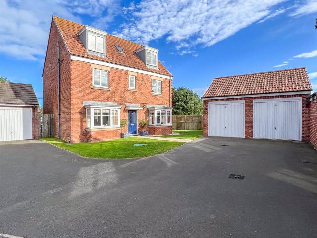 5 bedroom detached house for sale