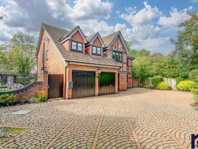 5 bedroom detached house for sale
