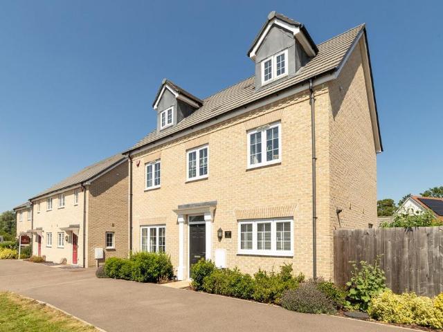 5 bedroom detached house for sale