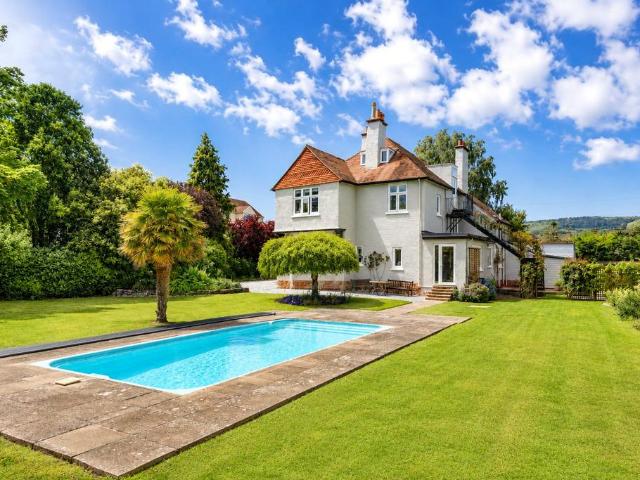 5 bedroom detached house for sale