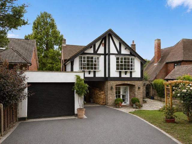 5 bedroom detached house for sale