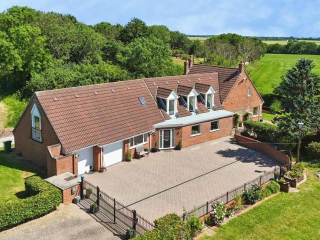 5 bedroom detached house for sale