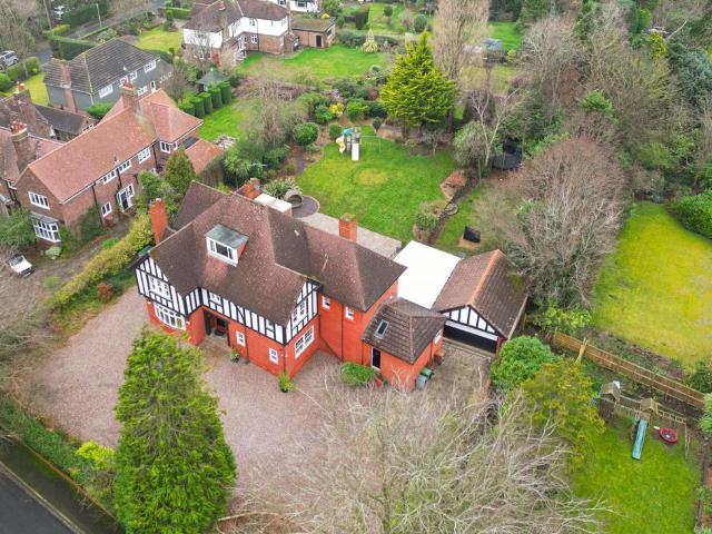 5 bedroom detached house for sale