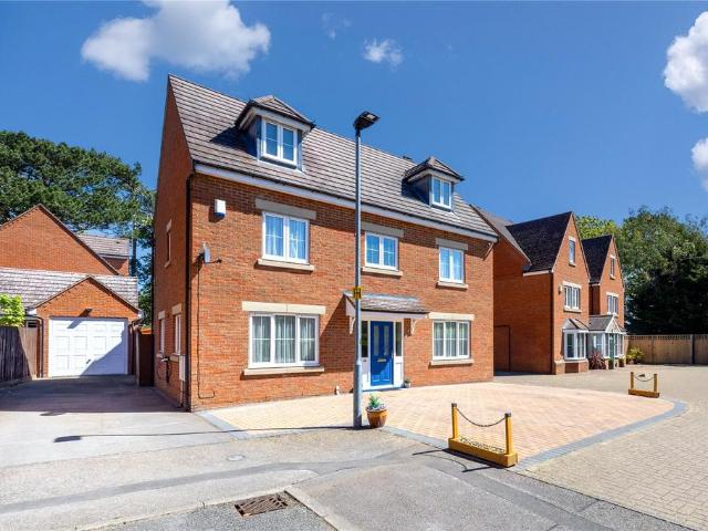 5 bedroom detached house for sale