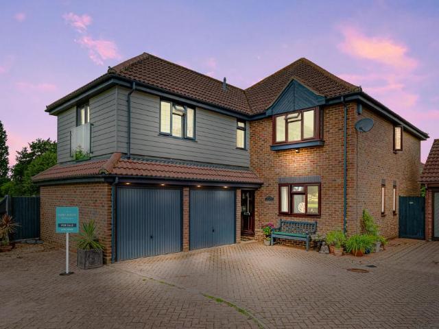 5 bedroom detached house for sale