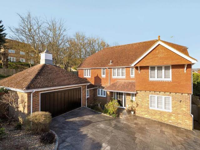 5 bedroom detached house for sale