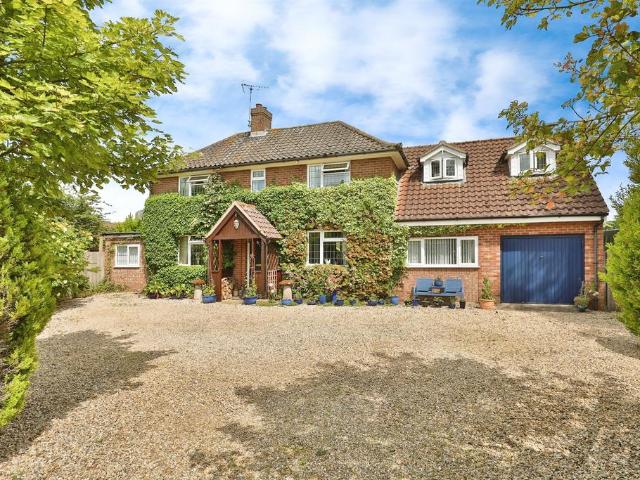 5 bedroom detached house for sale