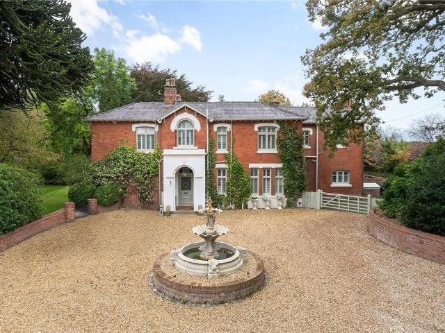 5 bedroom detached house for sale