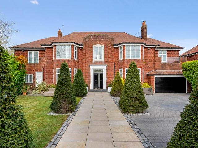 5 bedroom detached house for sale