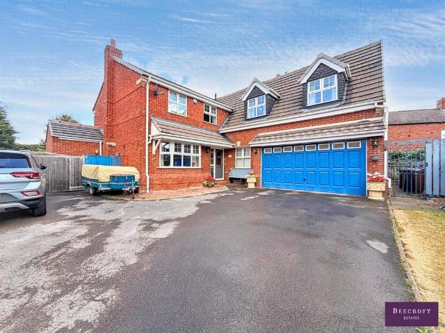 5 bedroom detached house for sale