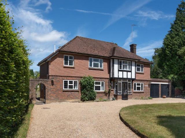 5 bedroom detached house for sale