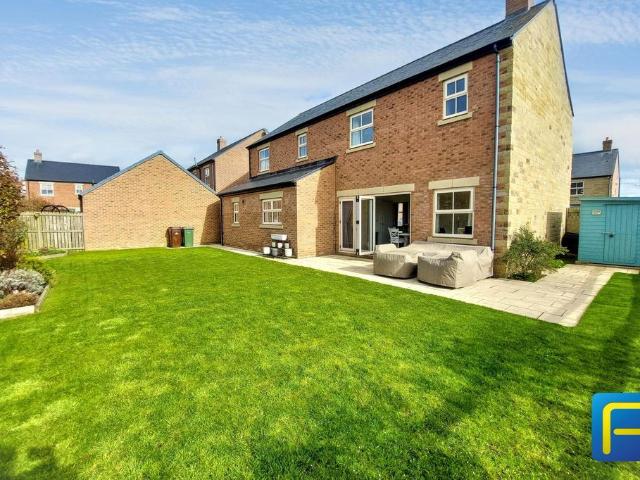 5 bedroom detached house for sale