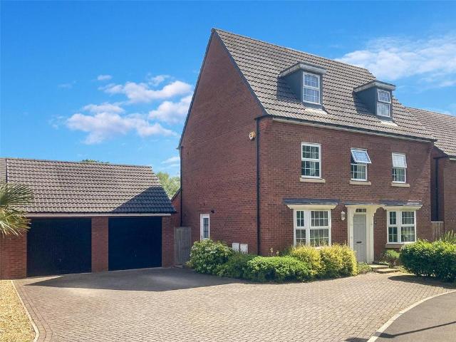 5 bedroom detached house for sale