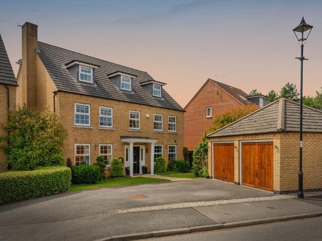 5 bedroom detached house for sale