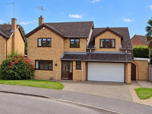 5 bedroom detached house for sale