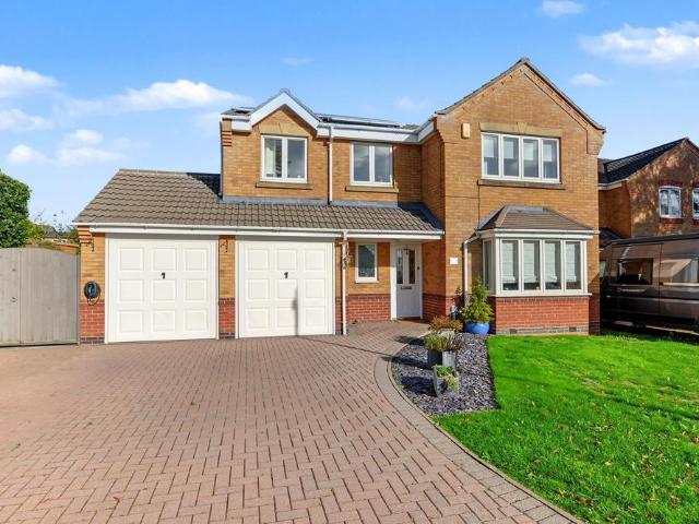 5 bedroom detached house for sale
