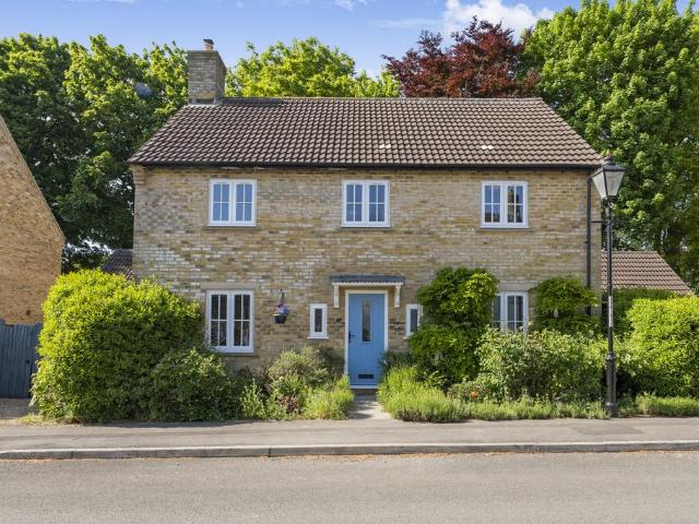 5 bedroom detached house for sale