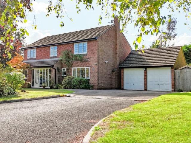 5 bedroom detached house for sale