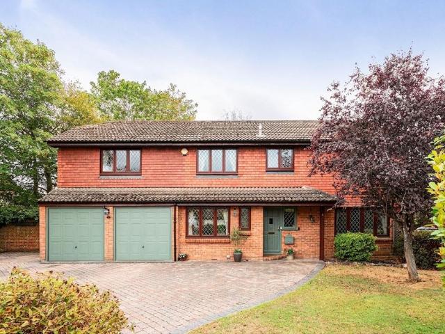 5 bedroom detached house for sale