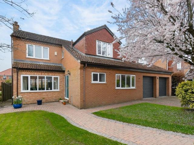5 bedroom detached house for sale
