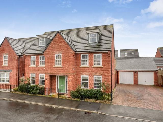 5 bedroom detached house for sale