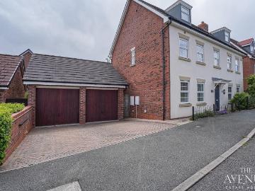 5 bedroom detached house for sale