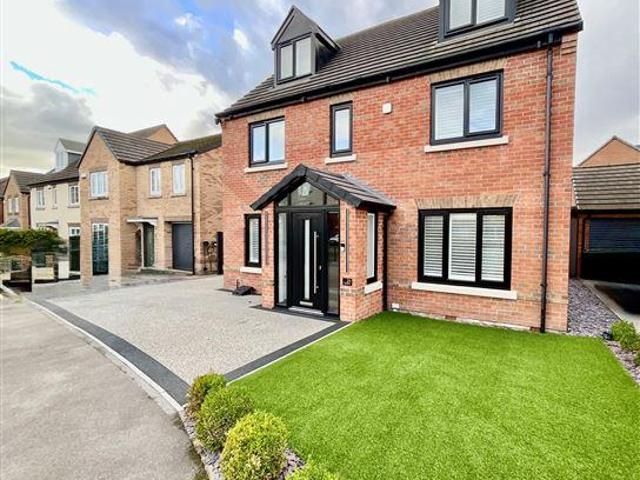 5 bedroom detached house for sale