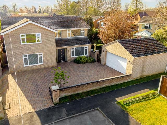 5 bedroom detached house for sale
