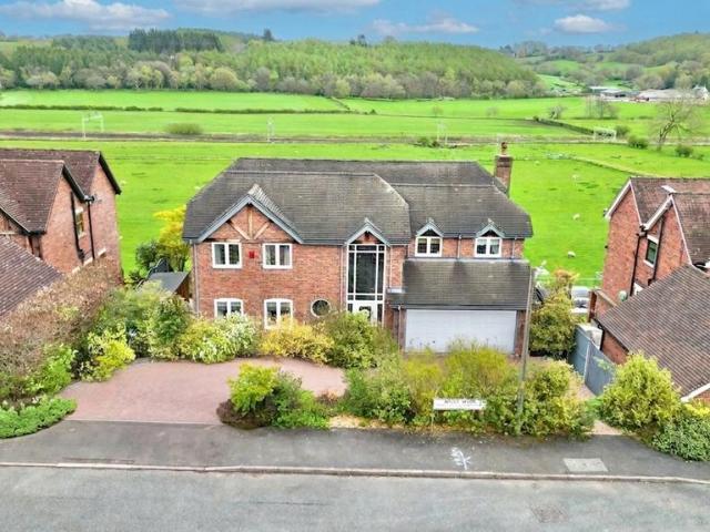 5 bedroom detached house for sale