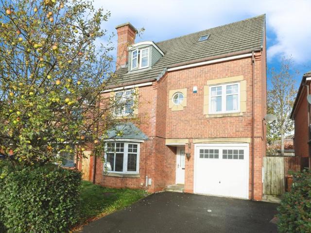 5 bedroom detached house for sale