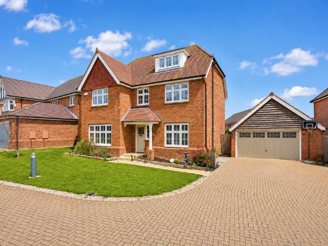 5 bedroom detached house for sale