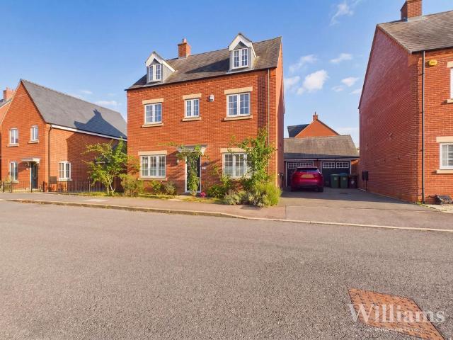 5 bedroom detached house for sale