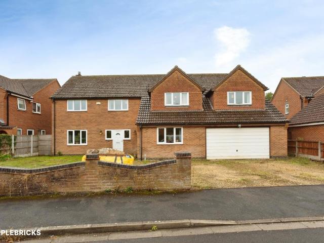 5 bedroom detached house for sale