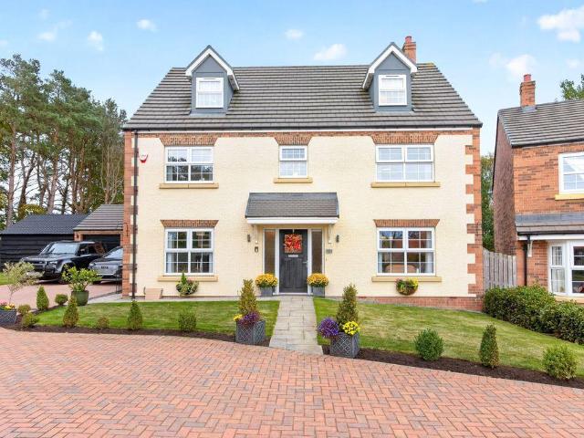 5 bedroom detached house for sale