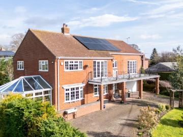5 bedroom detached house for sale