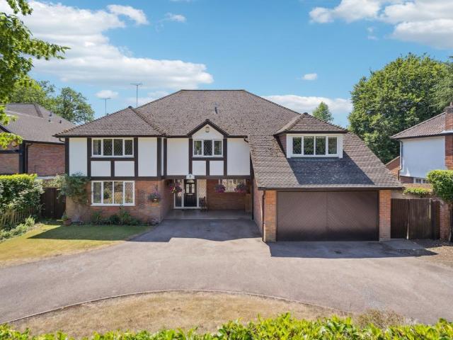 5 bedroom detached house for sale