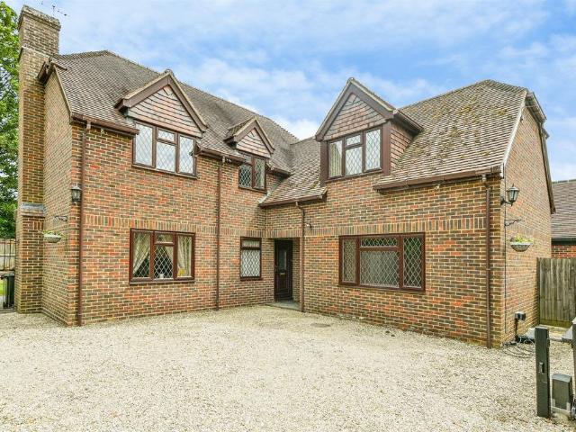 5 bedroom detached house for sale