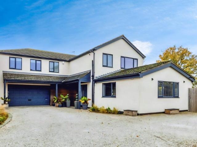 5 bedroom detached house for sale