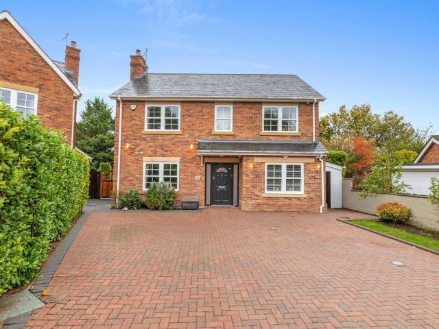 5 bedroom detached house for sale