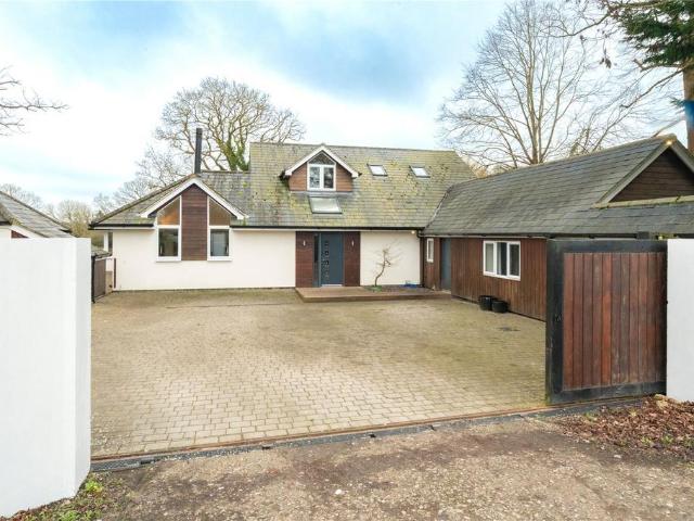 5 bedroom detached house for sale