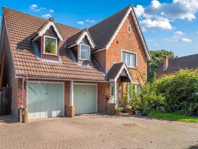 5 bedroom detached house for sale
