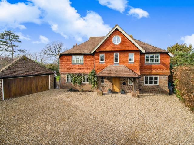 5 bedroom detached house for sale