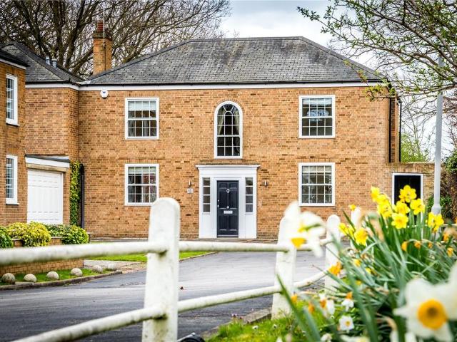 5 bedroom detached house for sale