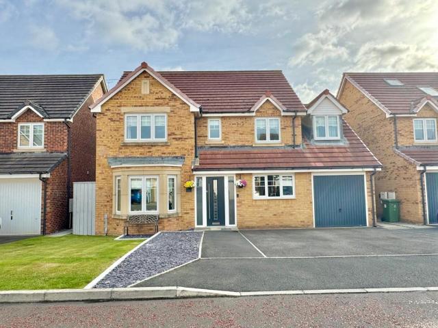 5 bedroom detached house for sale