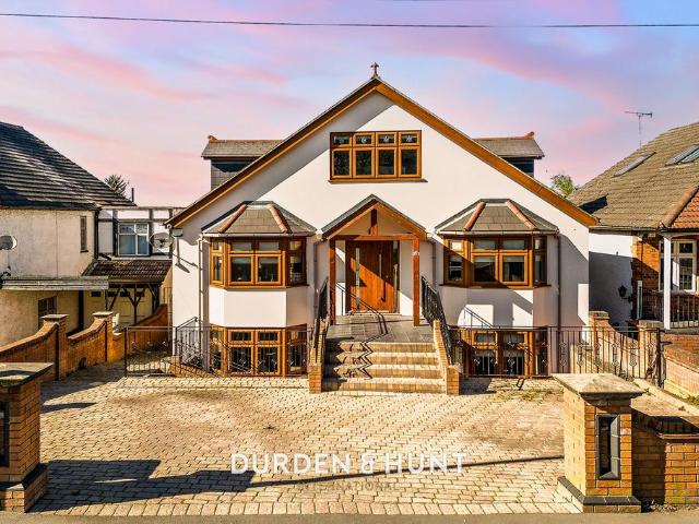 5 bedroom detached house for sale