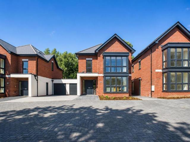 5 bedroom detached house for sale